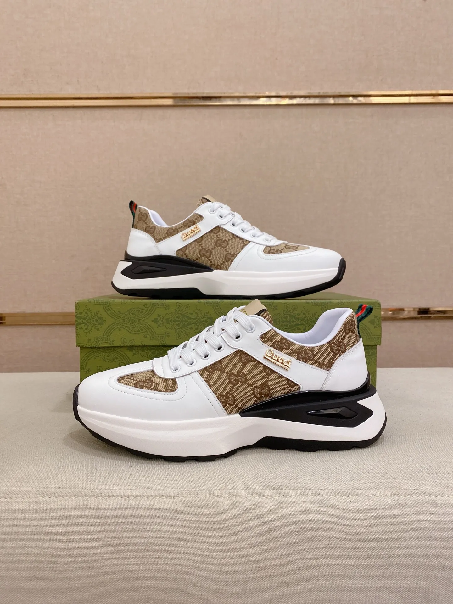 Factory price 462💰New GUCCI (Gucci) counters are launched simultaneously, new men's shoes, 😘fabrics are selected imported cowhide, lining: sheepskin lining. 👍🏿 High-end ☄️ air-cushion molded anti-slip rubber outsole, exquisite lines, simple and elegant, comfortable and high-end for leisure travel. Code number: 38 to 44 (45 can be customized and cannot be returned or exchanged)